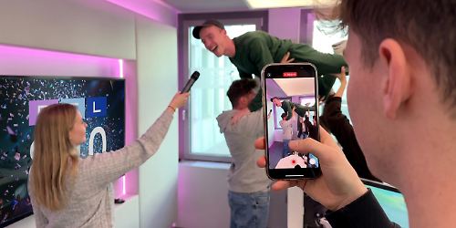 Smartphone filmt witzige Szene